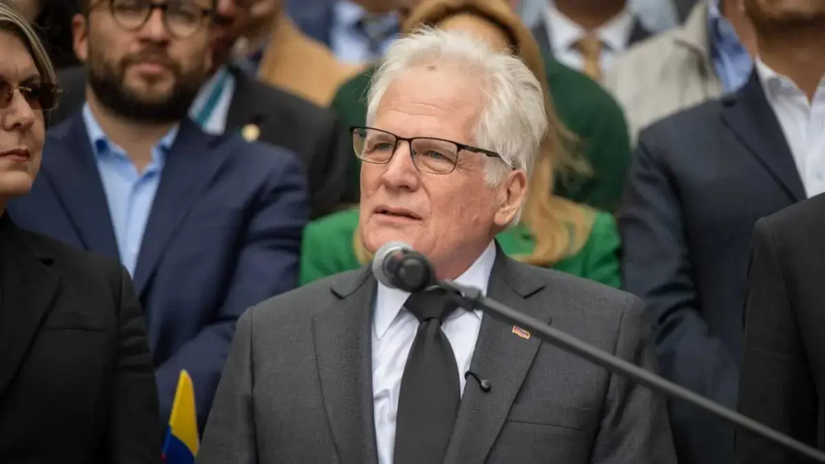 Con la participación de Miguel Uribe Londoño

 – En la mira