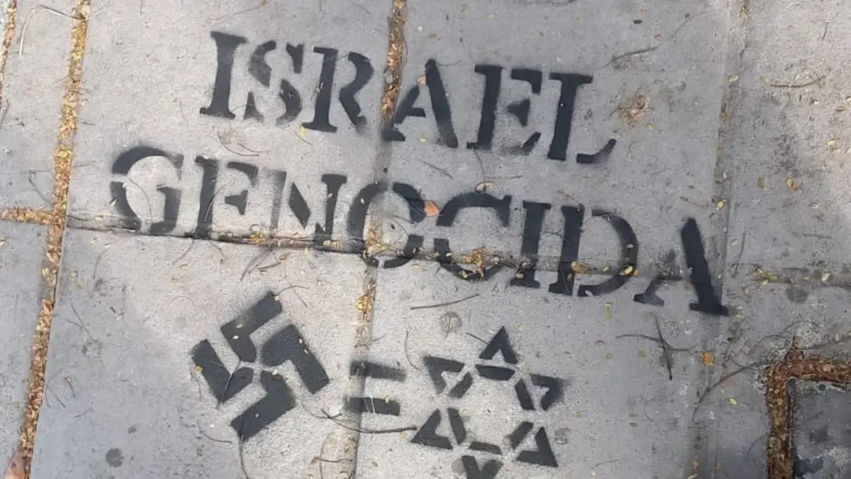 Pintaron graffiti con mensajes antisemita

 – En la mira