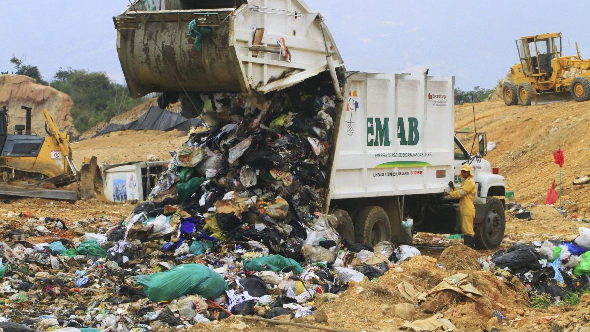 ¿Hay una crisis con el vertedero de El Carrasco nuevamente? 14 años ha cambiado a no cerrar este lugar, ahora hay más basura

 – En la mira