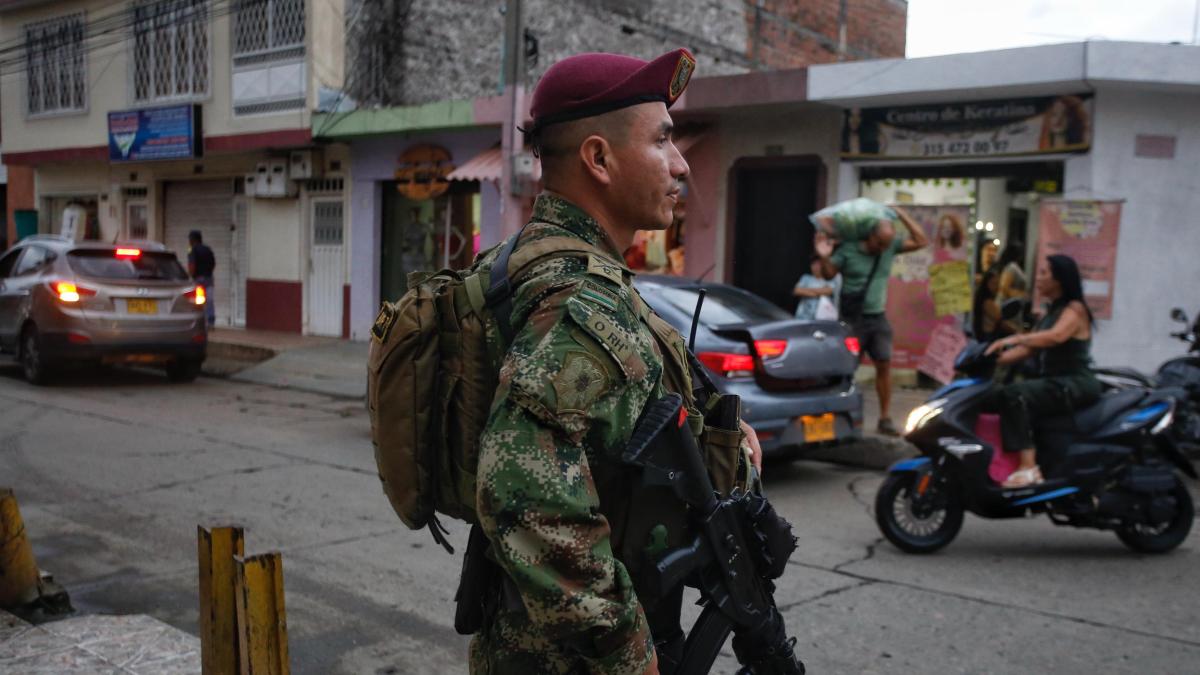 El hecho dejó a dos civiles heridos

 – En la mira