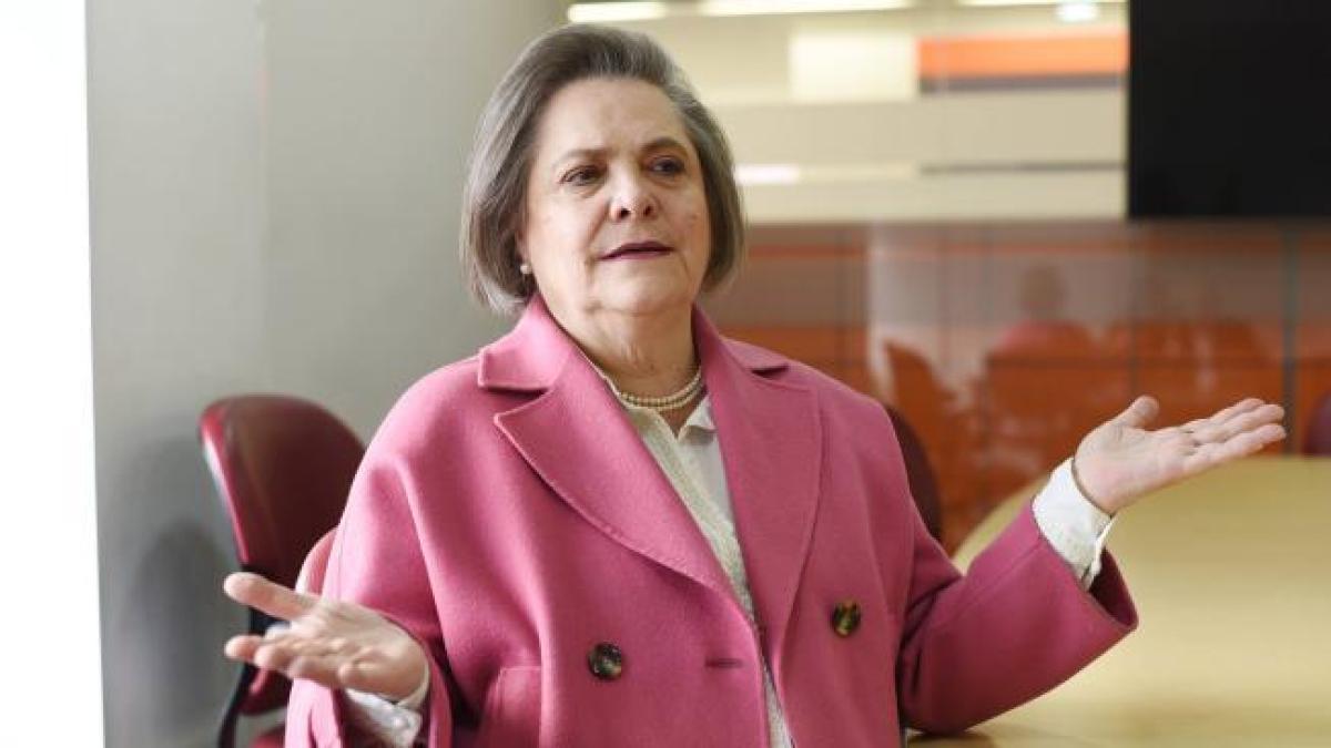 Clara y la diputada del Senado Clara López

 – En la mira