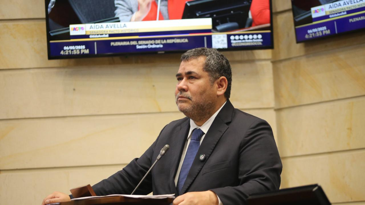 Senado liberal Alejandro Carlos Chacon condena amenazas de muerte que recibió Whatsapp

 – En la mira