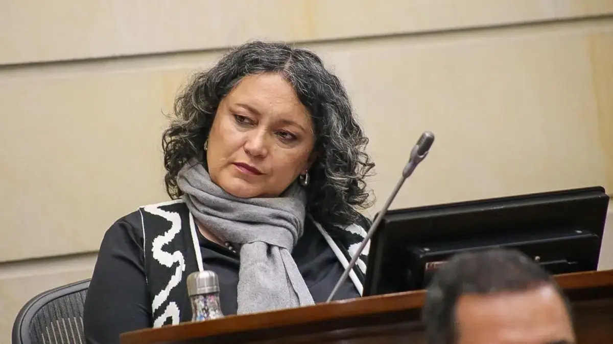 ‘Detrás del presupuesto inflado del gobierno Petro hay nuevos impuestos que va a pagar la gente’: Angélica Lozano – En la mira