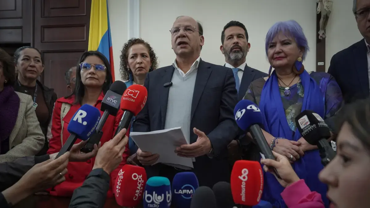 ¿Por qué el gobierno toma la iniciativa sabiendo que no sucederá?

 – En la mira