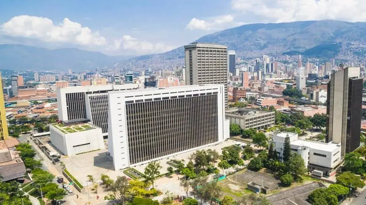 La abogada y ex madre del alcalde de la oficina de Medellín fue atacado por un residente de la calle en el centro de la ciudad; Es sabido

 – En la mira