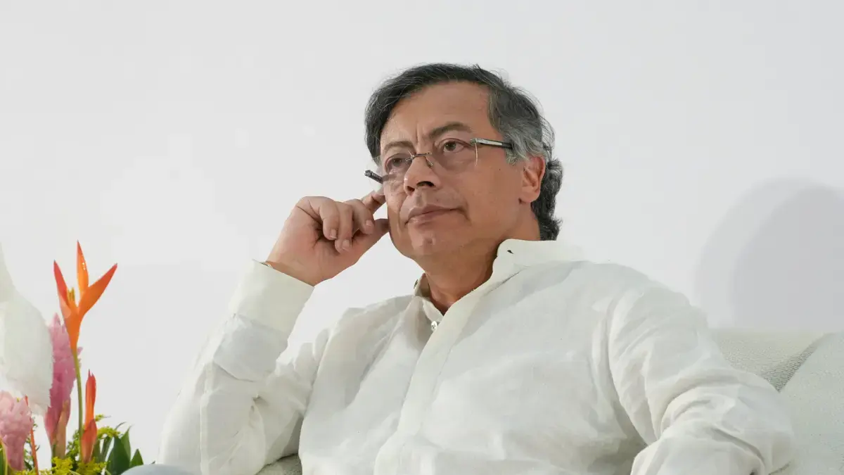 El presidente Gustavo Petro vuelve a hablar sobre las circunscripciones y anuncia que apoyará las listas en el Parlamento, lo que les lleva una propuesta

 – En la mira