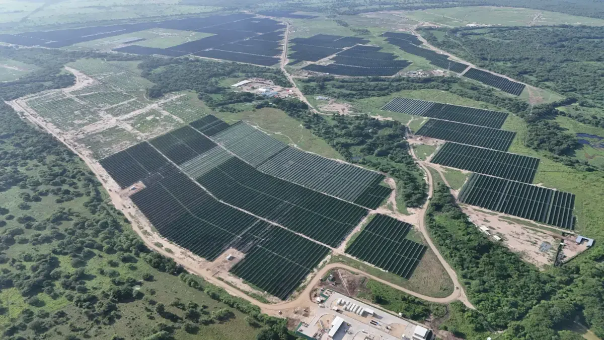 El parque solar Guayepo III comienza las pruebas con el primer kilo de Al Sin

 – En la mira
