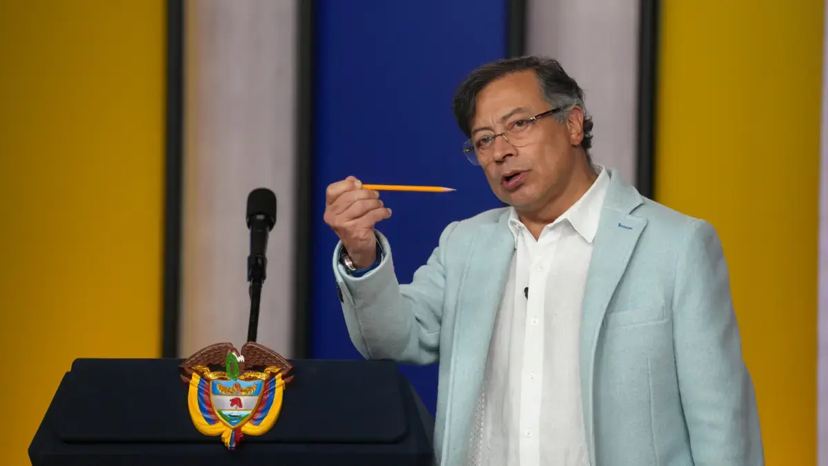 El presidente Petro pide que el tratado histórico no use un secreto en el parlamento después del posible apoyo de algunos parlamentarios con Carlos Camarg

 – En la mira