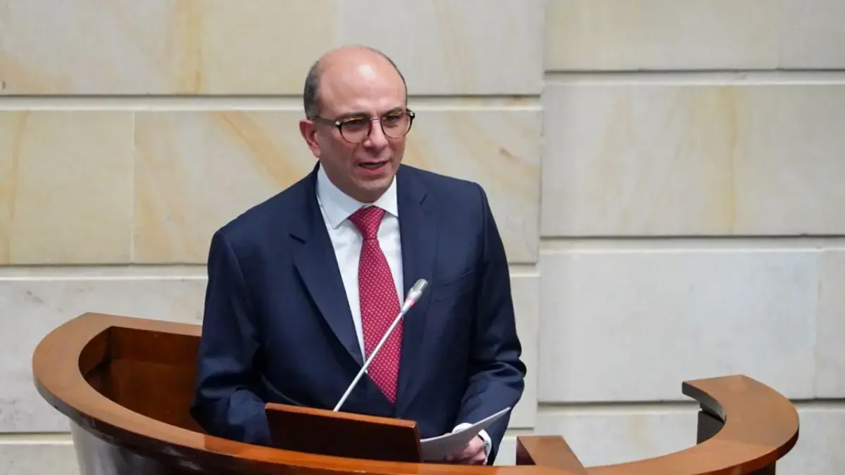 ¿De dónde vinieron los votos que le dieron la victoria de Carlos Camarg? Hubo alrededor de 15 parlamentarios del Senado indefinidos

 – En la mira