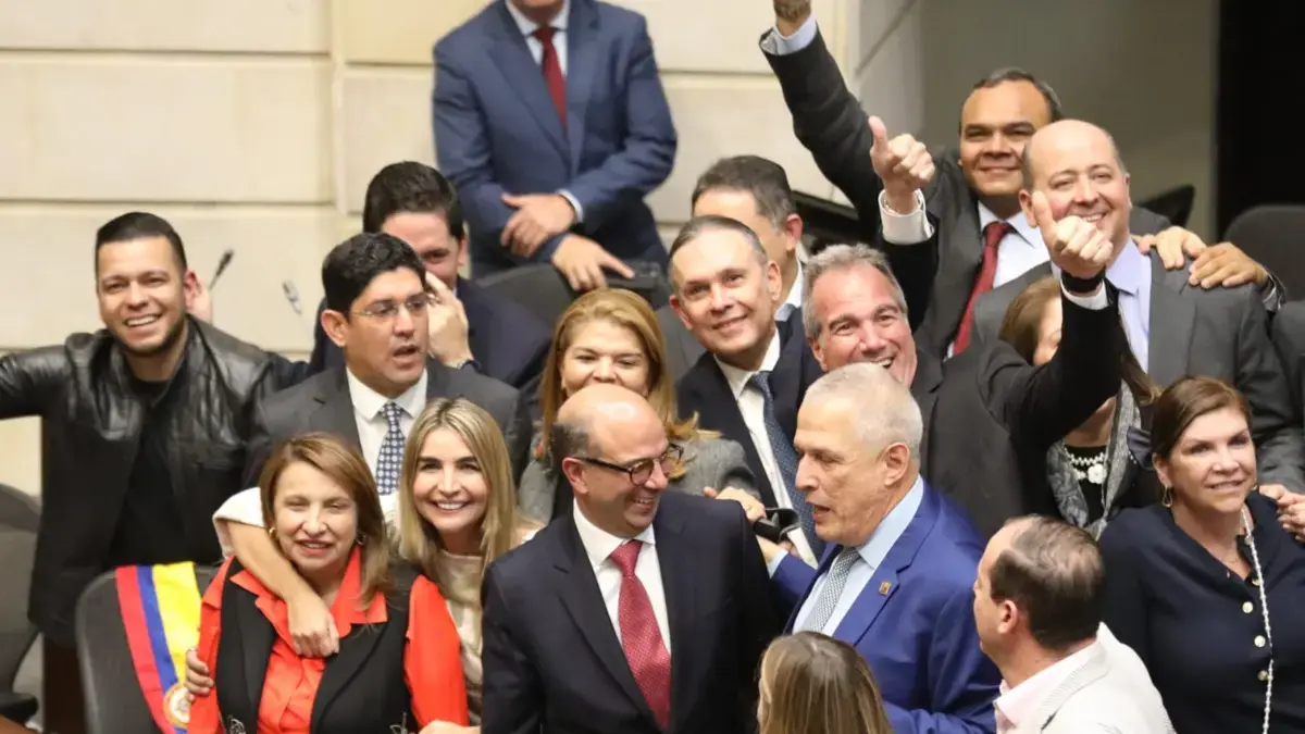 Los ministros de trabajo, la tecnología de la información y las empresas permitirían que el gobierno derrote con la elección de Carlos Camargo como el Comisionado del Tribunal Constitucional del Condado

 – En la mira