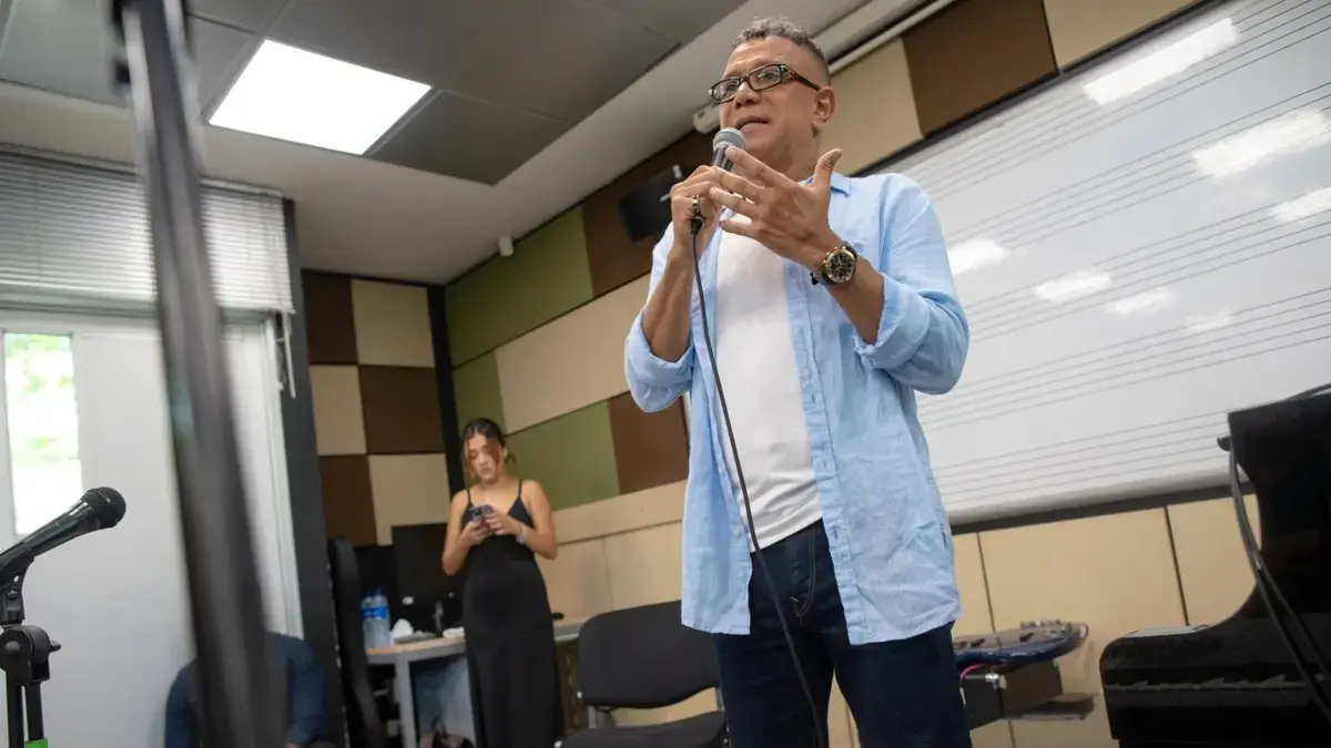 Juan Carlos Coronel, nuevo artista residente en la Universidad de la Universidad de Norte

 – En la mira