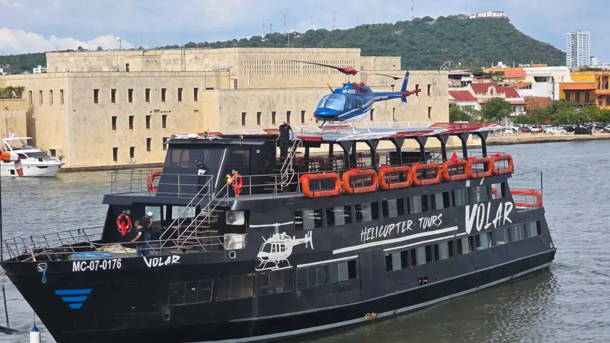 Montar en un bote y luego un helicóptero en la ciudad

 – En la mira