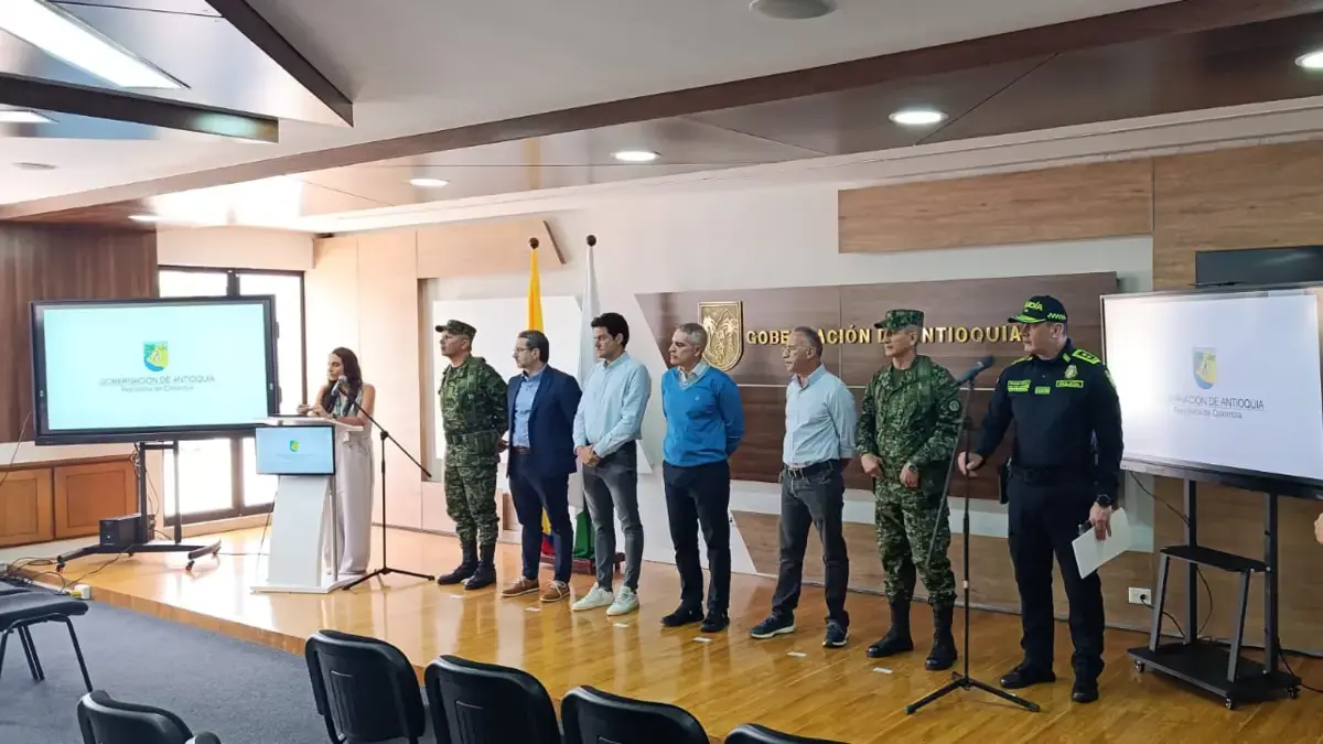 Más de 100 uniformados fortalecerán la fuerza en Medellín después de un ataque de explosivos a Torre de Energy en Loreto

 – En la mira