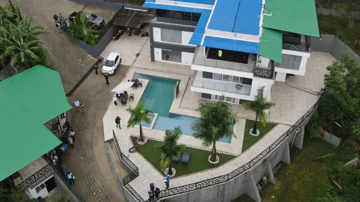 Consecuencias para los invasores de la tierra del tamaño del estadio de Guerrero Pascual: no hubo cambios, sino una residencia con un jacuzzi y una piscina en Cali

 – En la mira