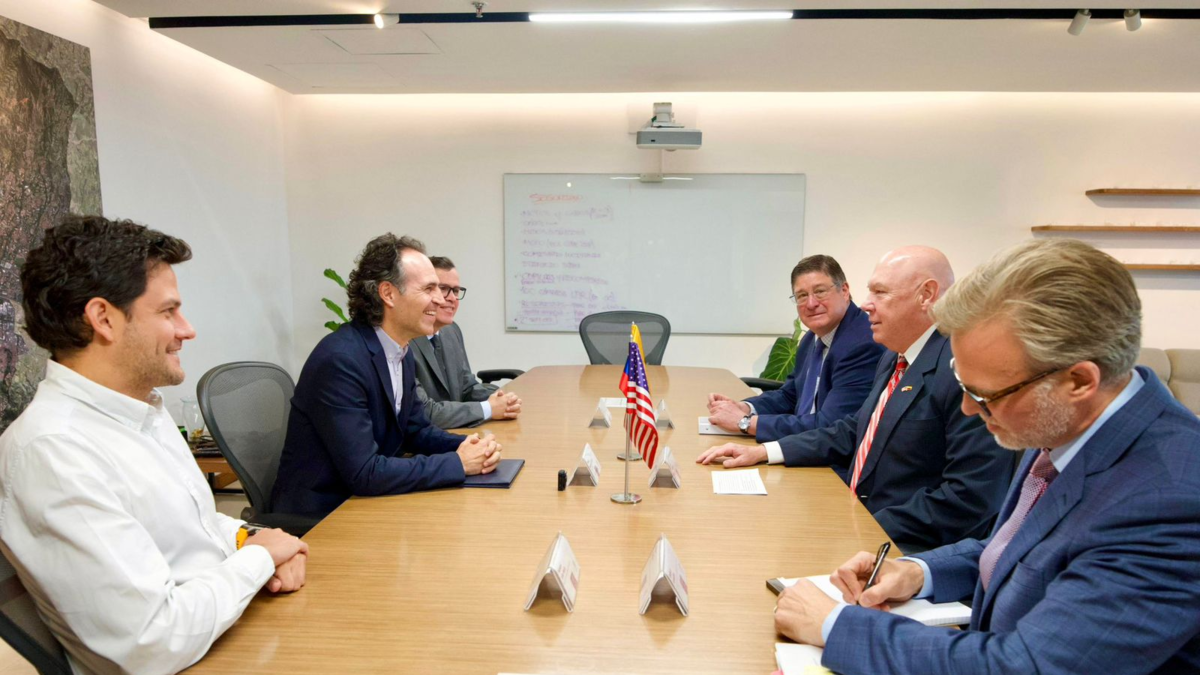 La Embajada de los Estados Unidos en Colombia celebró reuniones en Medellín con el Ayuntamiento, Amcham y Proantioquia como parte de su programa oficial

 – En la mira