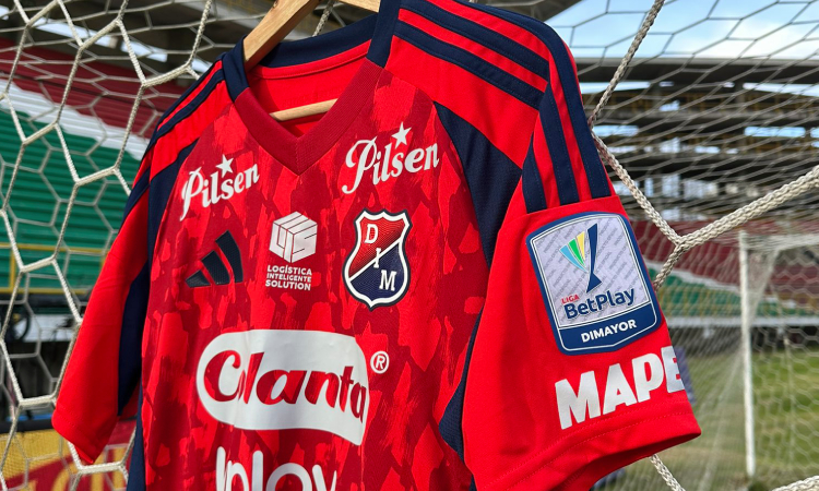 Se presentó una nueva camiseta de Medellín: causó una gran controversia

 – En la mira