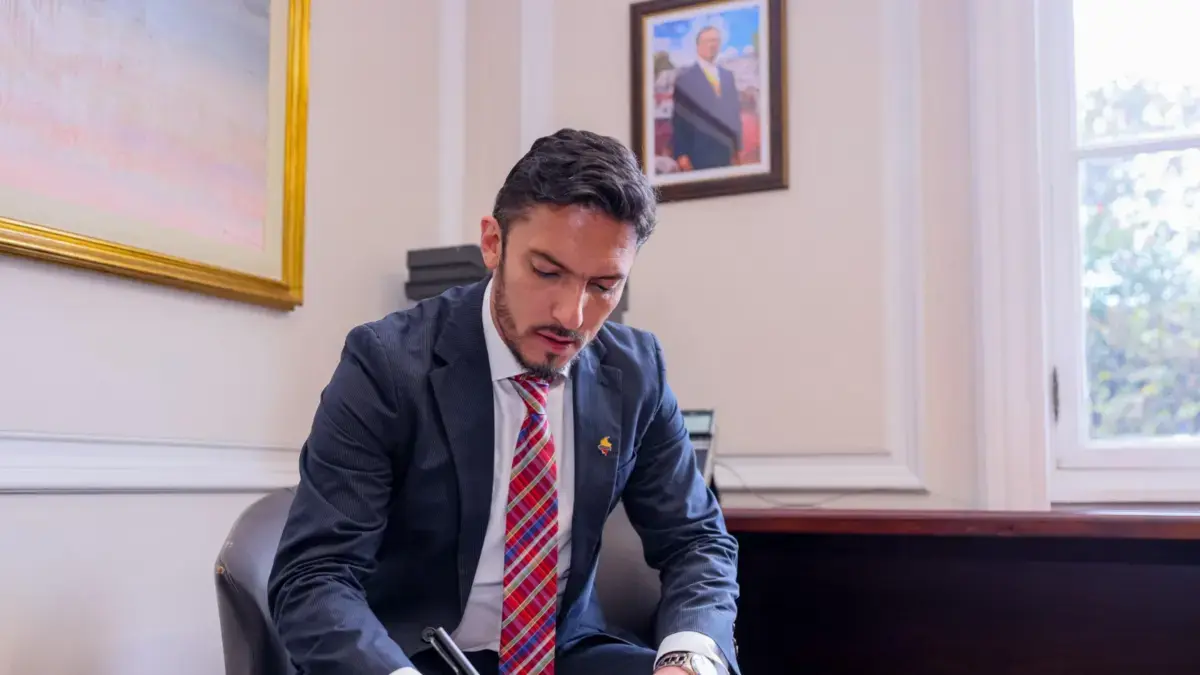 Lo que se borra simbólicamente al nombrar a Juan Carlos Florián como ‘ministra’ de la Igualdad – En la mira