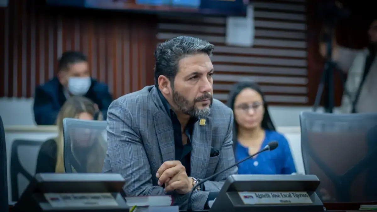 “Necesitamos más fuerza en el Senado, las grandes pérdidas que hemos estado allí”.

 – En la mira