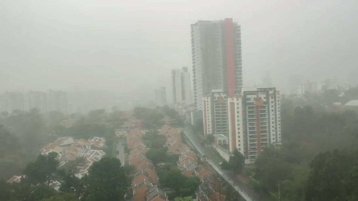 ¿Cómo está Santander después de la lluvia? Hay alerta roja en ocho municipios, reportándose varias inundaciones y víctimas como consecuencia de los daños.
 – En la mira