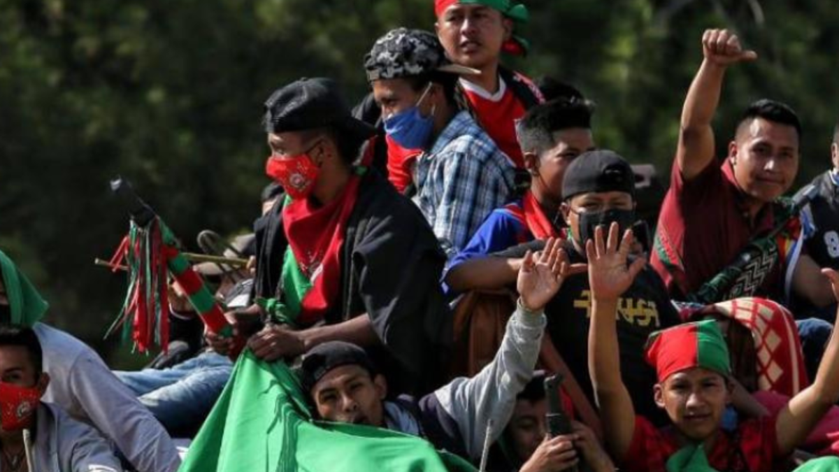 ¿Quiénes son los indígenas de la misión humanitaria detenida que rescató a dos niñas de manos de disidentes? Lloran por su liberación en el Cauca

 – En la mira