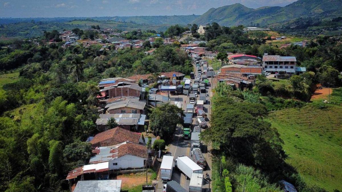 Cuatro días de bloqueo en la Carretera Panamericana en el Cauca dejan pérdidas totales para Nariño por 175.000 millones de pesos: sindicatos se pronuncian

 – En la mira