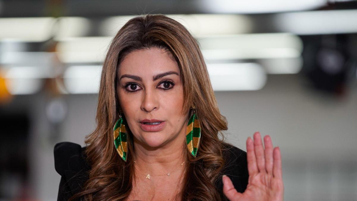 El Gobernador del Banco Central del Tolima denuncia que en algunos municipios la votación se realizó hasta dos horas después del cierre de los colegios electorales durante la consulta sobre el histórico tratado.
 – En la mira