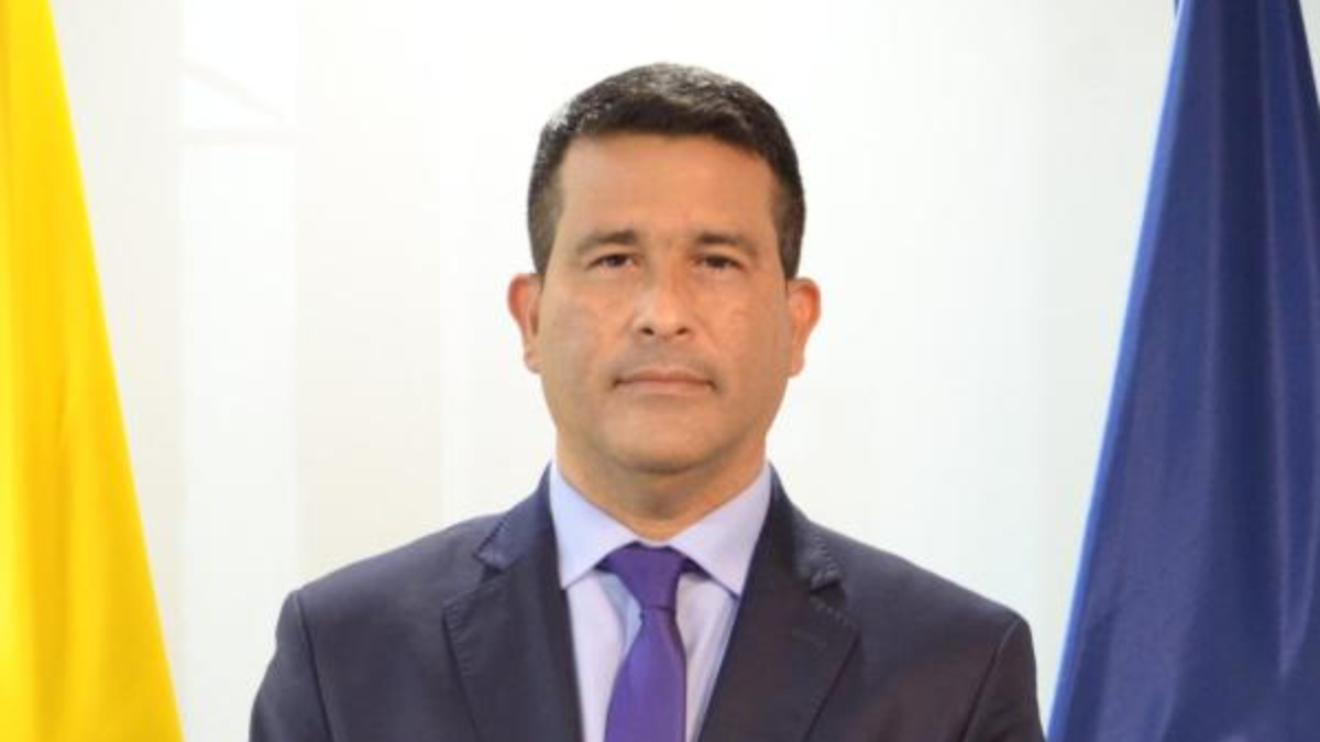 ¿Quién es Luis Eduardo Llinás Chica, el funcionario que deja la administración de Petro con pleno riesgo de sanciones de la OFAC?

 – En la mira