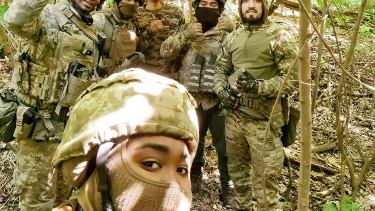 Graban películas y piden ayuda al gobierno de Petro para regresar a Colombia.

 – En la mira
