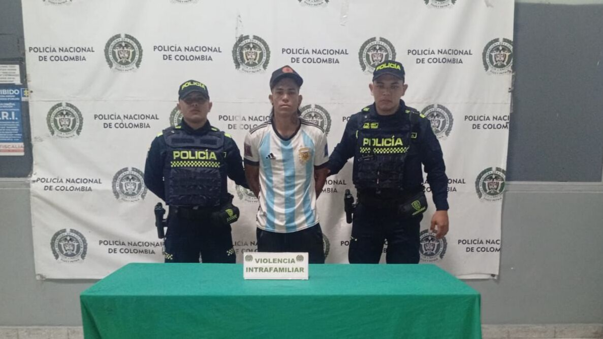 La brutal agresión que una mujer sufrió en Barranquilla por no proporcionar un teléfono celular a su pareja; El hombre fue capturado tratando de estrangularla

 – En la mira