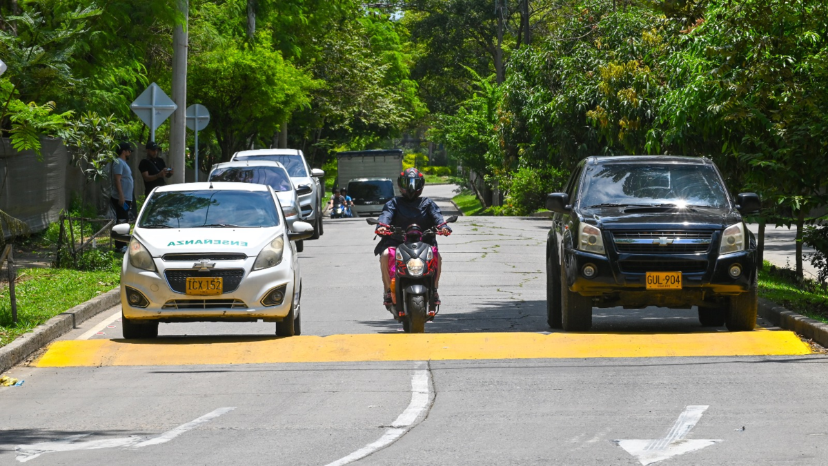 ¿Dónde se instalaron los 31 nuevos reductores de velocidad en CALI para reducir la siniestralidad vial? Esta es una estrategia de seguridad vial

 – En la mira