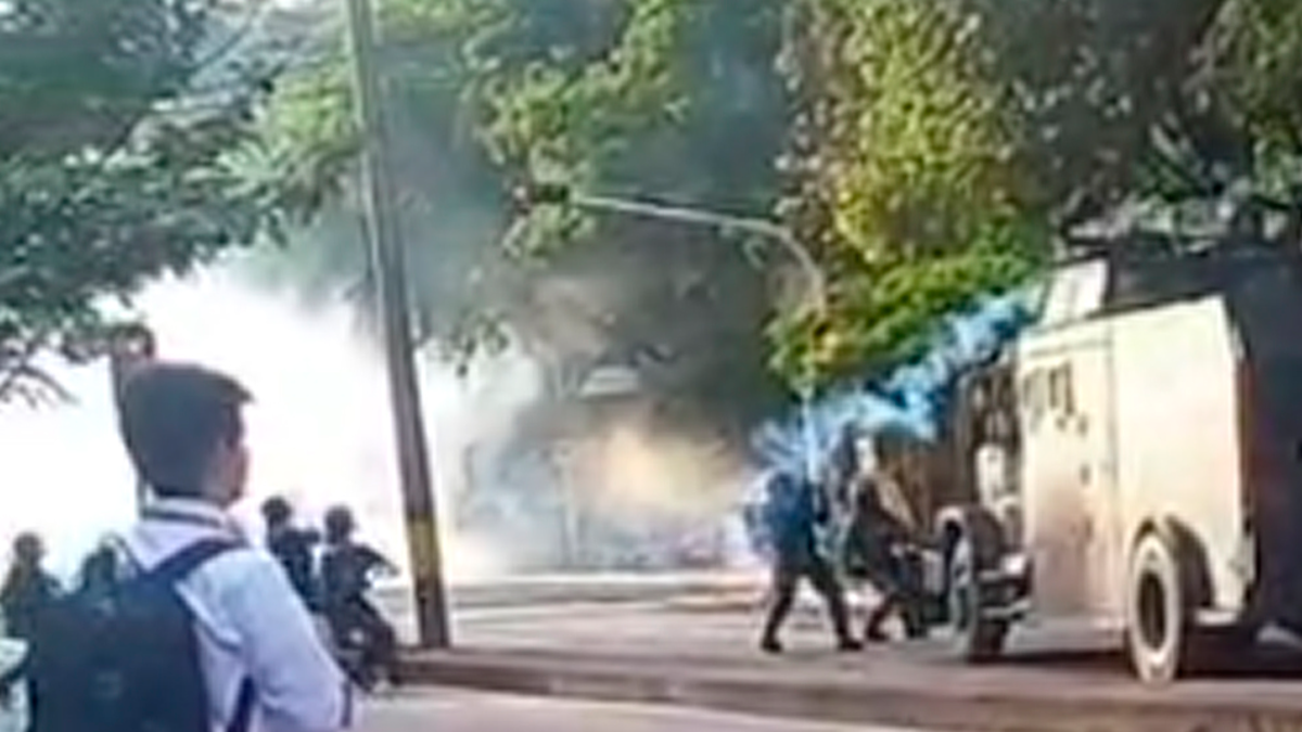 Medellín: protestas frente a la Universidad de Antioquia: UNDMO está presente

 – En la mira
