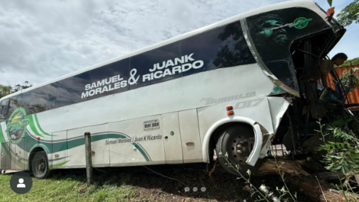Susto vial: el autobús de Samuel Morales y Juan Ricardo se estrella en la comuna de San Alberto

 – En la mira