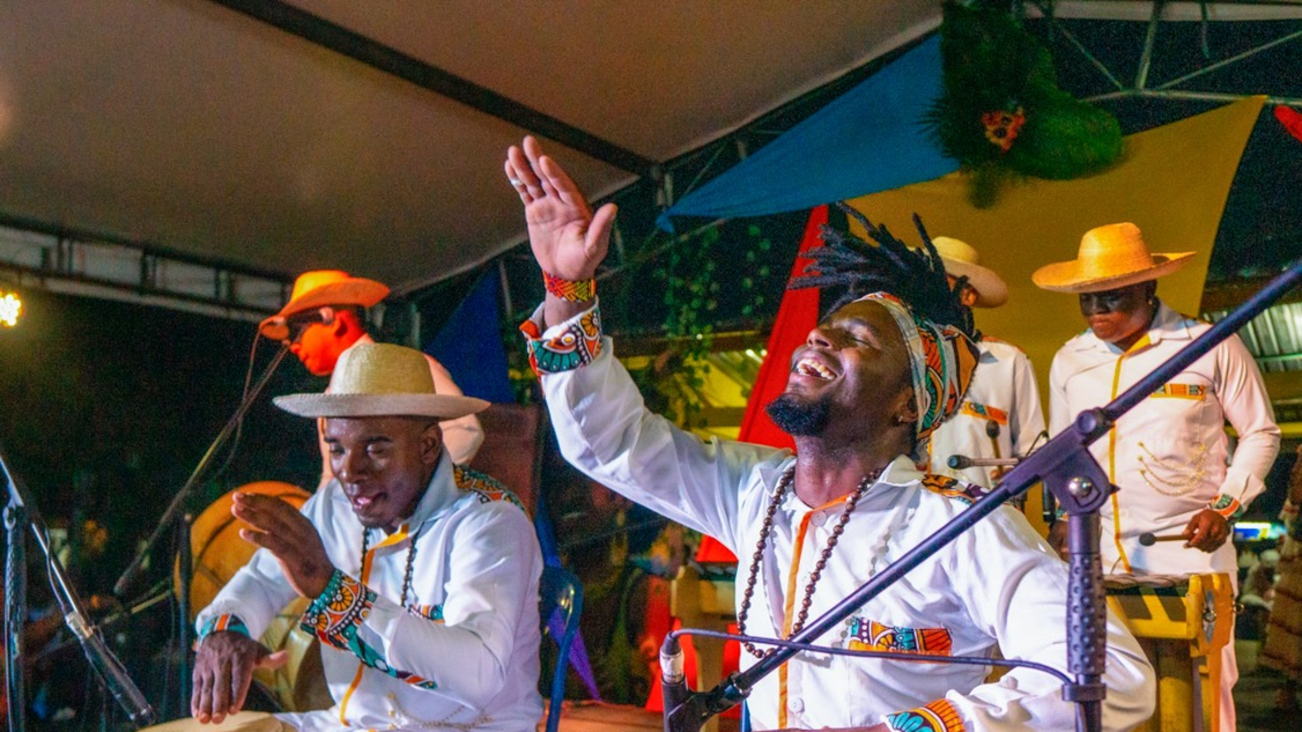 Al ritmo de marimba y cununos, se despidieron de las ballenas jorobadas de Bahía Málaga en Buenaventura, Valle; fiesta, folklore e identidad afro

 – En la mira