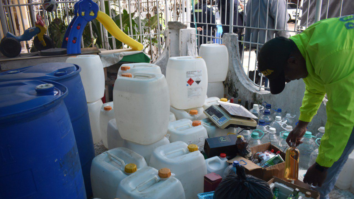 Fue en el distrito de Escallón Villa, recuperaron 1.665 litros de alcohol etílico puro.

 – En la mira