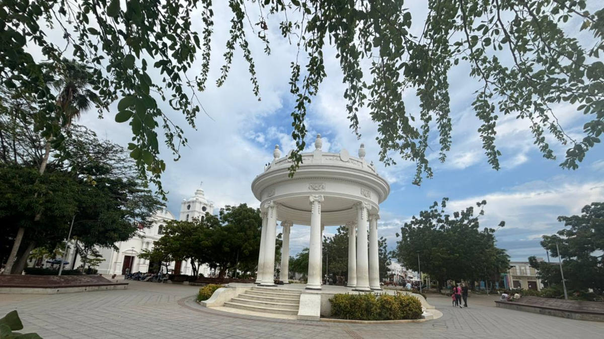 el último símbolo de la gloria bananera y testigo de la historia y patrimonio del Caribe colombiano

 – En la mira