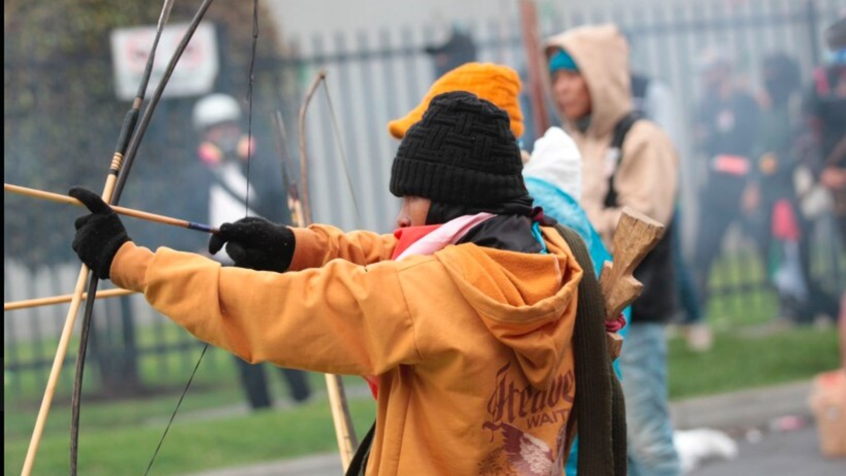 La Embajada de Estados Unidos en Bogotá expresa su apoyo a la fuerza pública que defendió los brutales ataques a sus instalaciones: “Deseamos su recuperación”

 – En la mira
