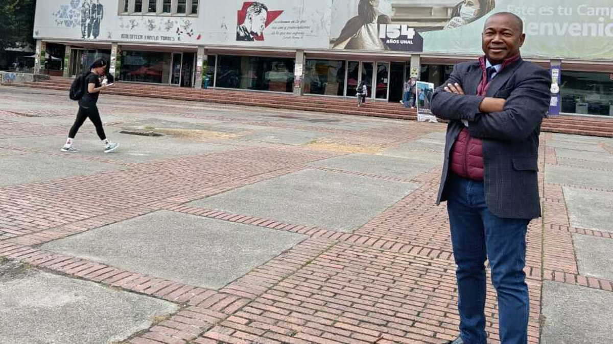 Tras una carrera académica en el mundo de la economía, el exfutbolista del Pacífico intenta dejar su huella en el panorama nacional

 – En la mira