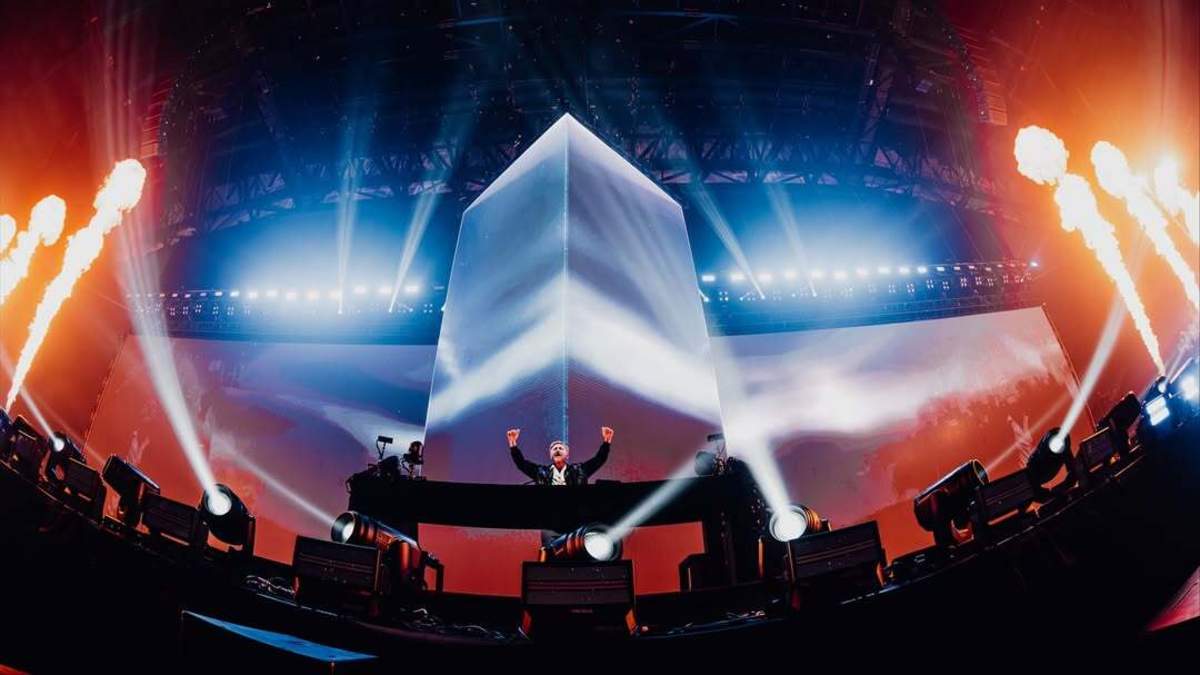 La noche en que Bogotá se rindió ante el monolito de luz de David Guetta y 20 mil voces que no paraban de bailar

 – En la mira
