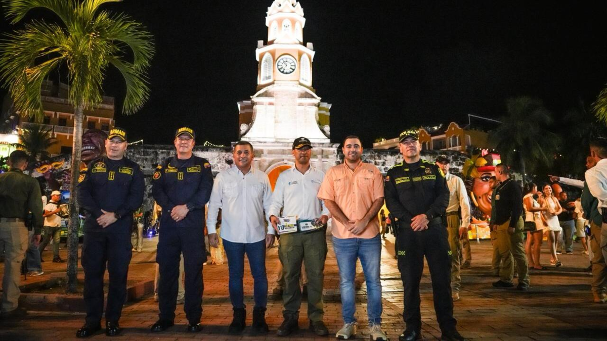 Marina a zonas populares de Cartagena como respuesta del gobierno a la crisis provocada por el sicariato y el narcotráfico
 – En la mira