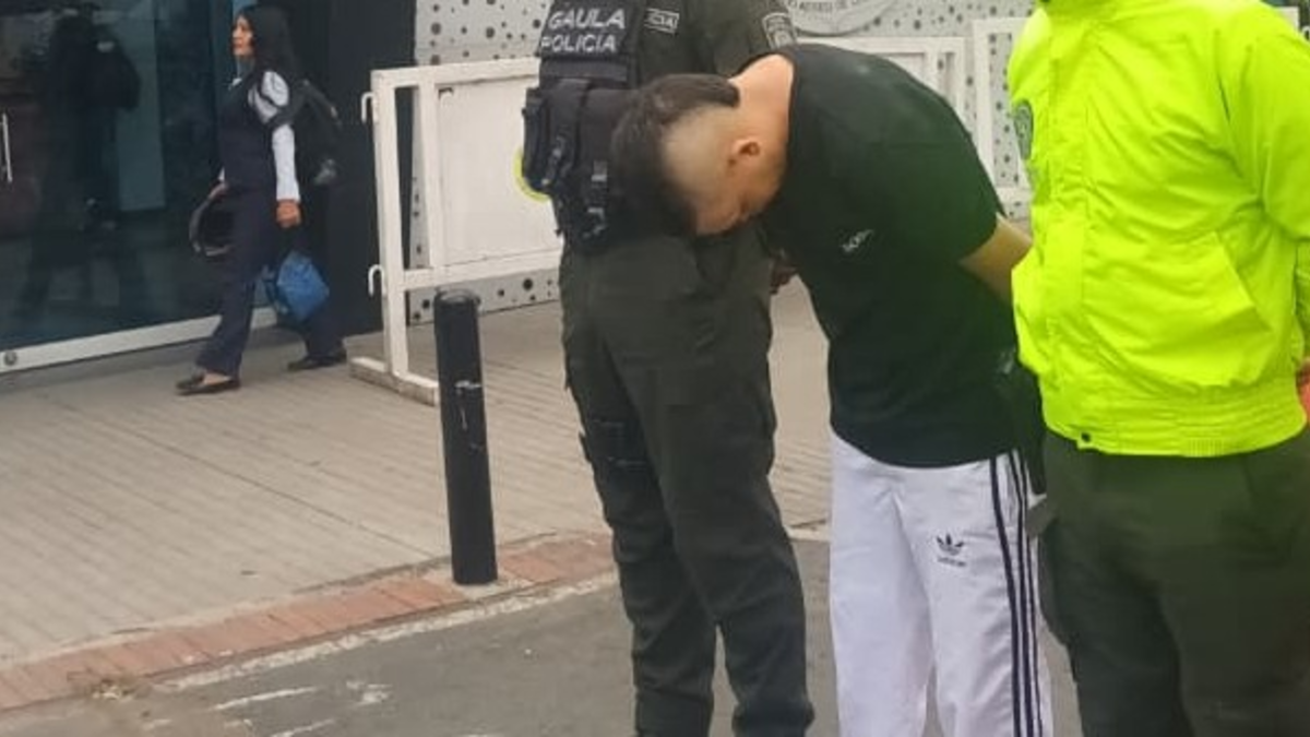 Nota: Este es el hombre que pudo haber planeado el atentado con camión bomba de la disidencia cerca de la base aérea de Cali: esta es su captura

 – En la mira