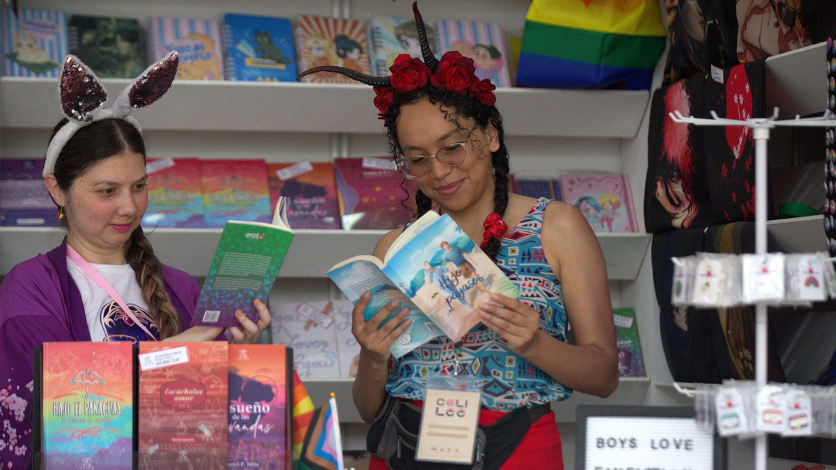 una conversación sobre artistas que utilizan el color, las formas geométricas y la belleza bajo las estrellas
 – En la mira