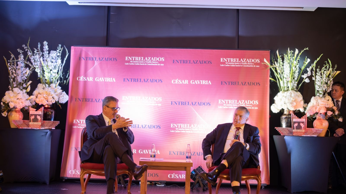 César Gaviria confirma cumbre con Álvaro Uribe para buscar la resurrección de una gran coalición que derrote al “candidato de Petros”
 – En la mira