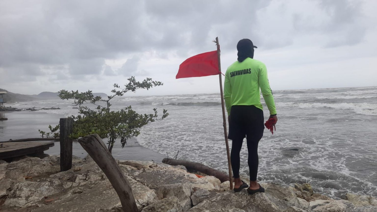 Alerta amarilla en el Atlántico, playas cerradas y daños en Puerto Colombia
 – En la mira