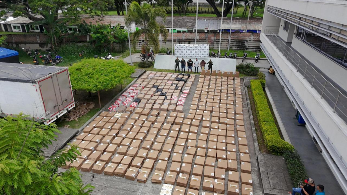 ¿Cómo se desplomó la banda que contrabandeaba media tonelada de droga en camiones por Valle, Quindío, Antioquia, Barranquilla, Cartagena y Santa Marta?
 – En la mira