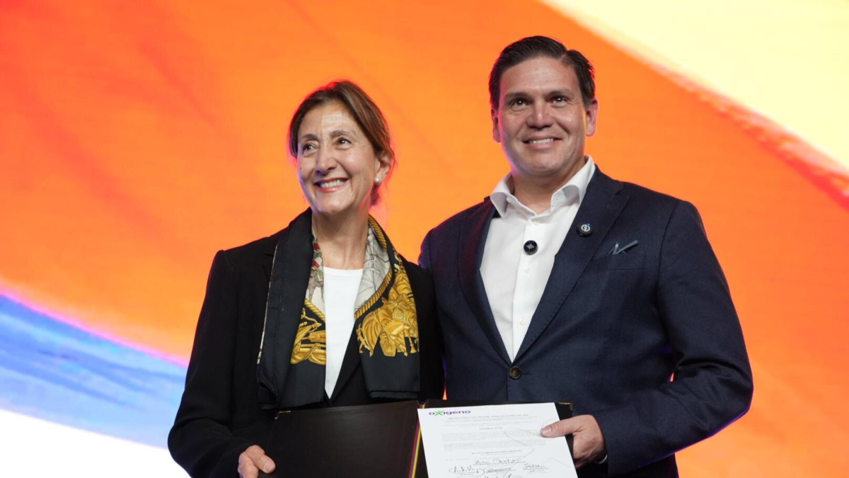 “No queremos excluir a nadie, la alianza debe ir de Fajardo a Abelardo”: Ingrid Betancourt
 – En la mira