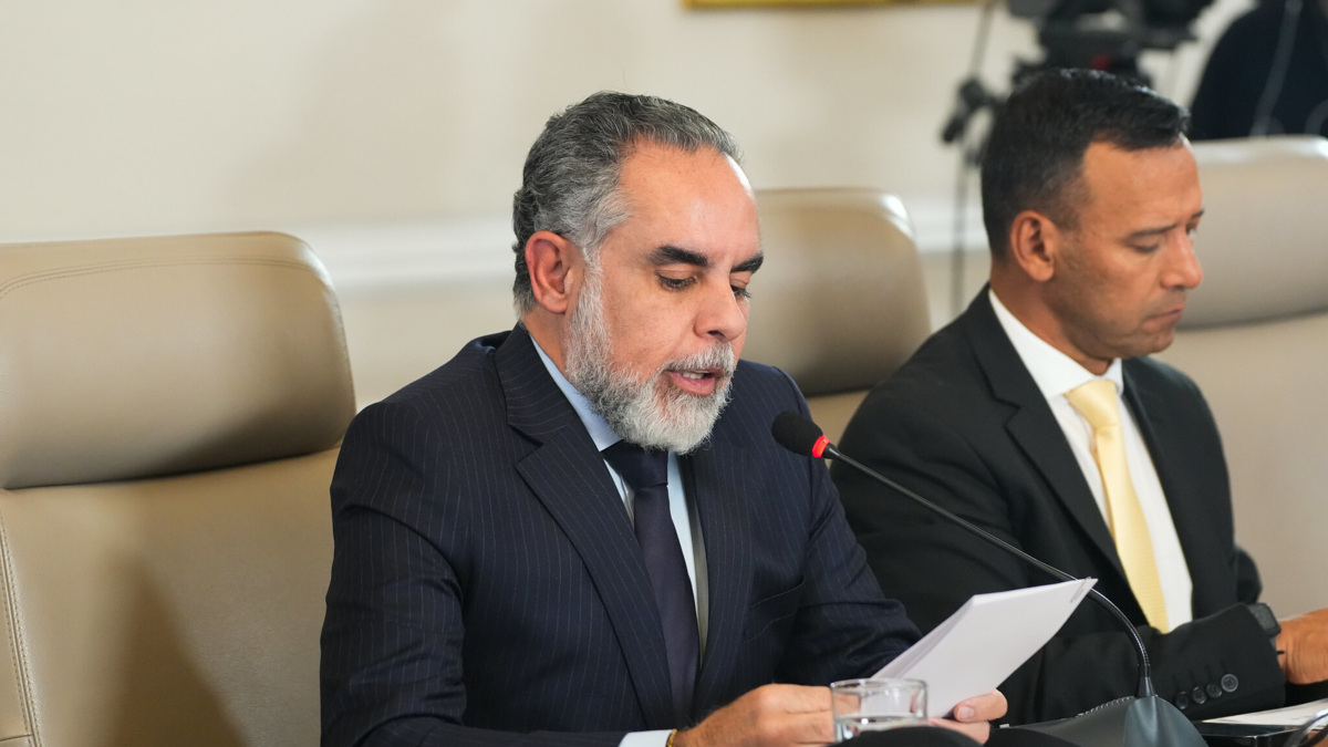 Armando Benedetti designó al abogado Michael Díaz para defenderse tras su inclusión en la “Lista Clinton” por parte de Estados Unidos.
 – En la mira