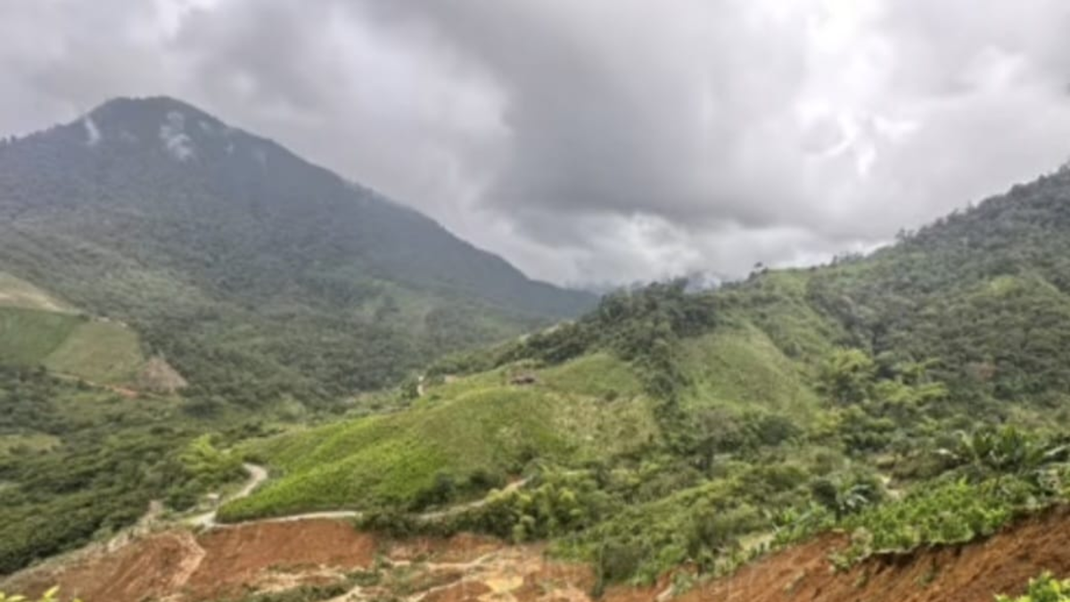 Unos 4.000 habitantes de 22 pueblos permanecen aislados del mundo por el gigante deslizamiento de tierra en Nariño
 – En la mira