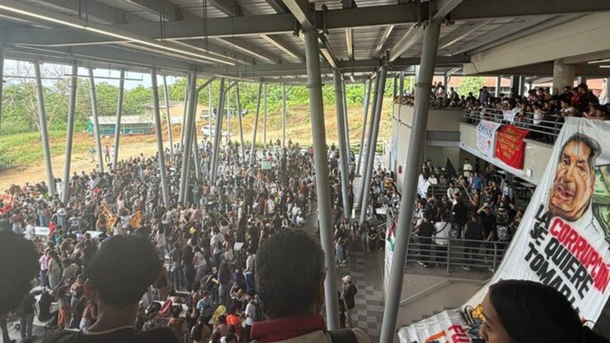 Petro, el rector y autoridades responden a perturbaciones en la Universidad del Atlántico
 – En la mira