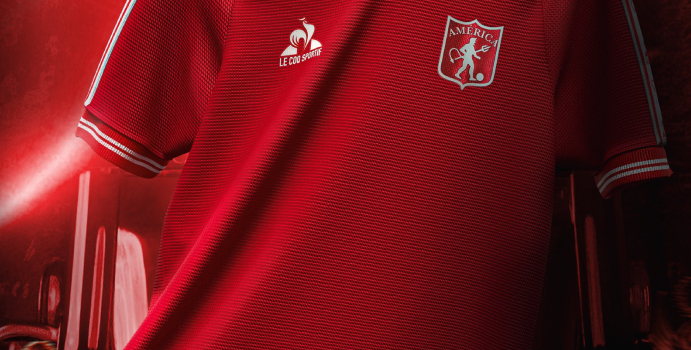 América de Cali presentó camiseta en homenaje al tricampeonato

 – En la mira