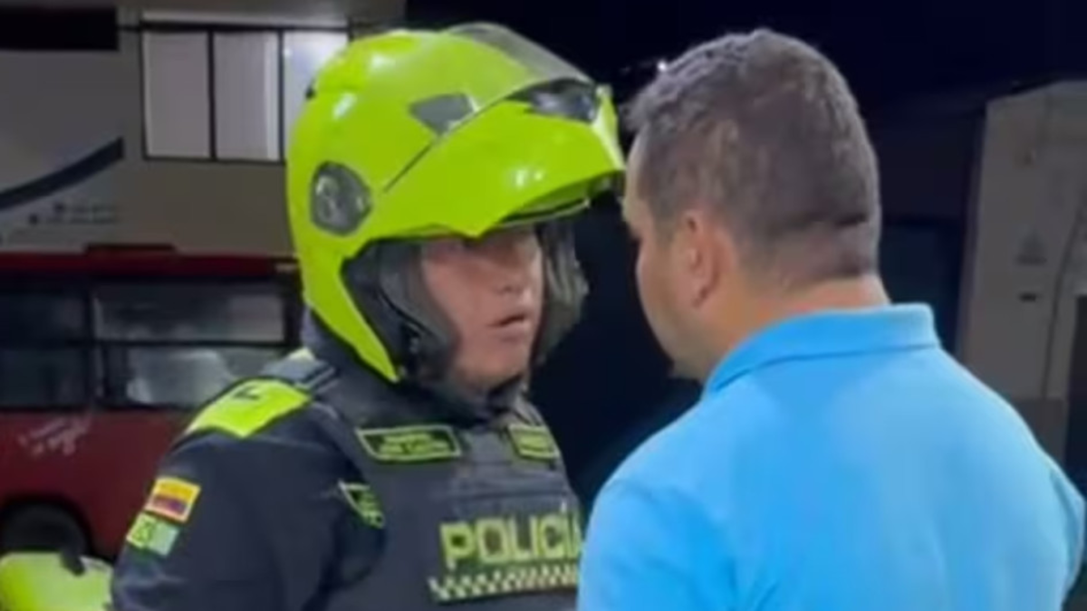 “Dime que te eche y te arrancaré”.

 – En la mira